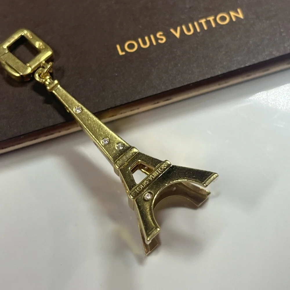 LOUIS VUITTON 18KT GOLD & DIAMOND EIFFEL TOWER CHARM/PENDANT